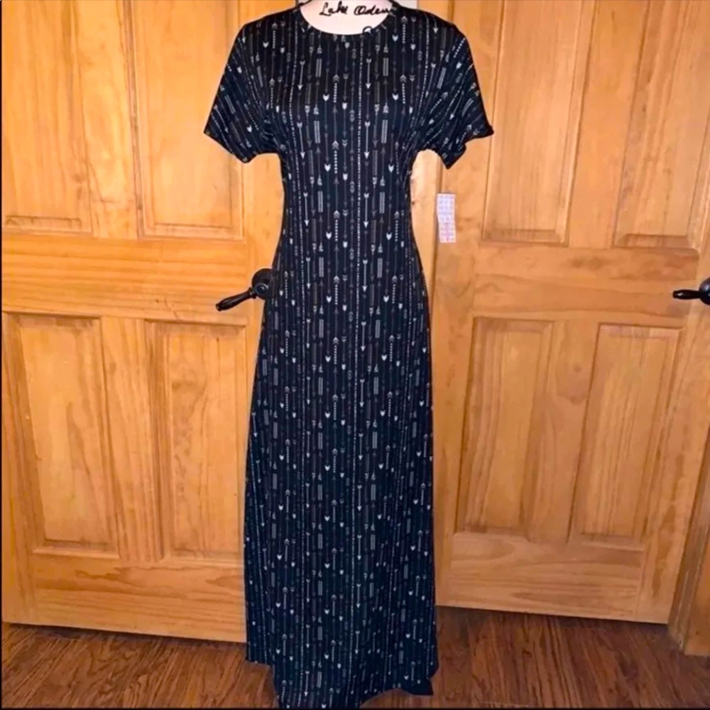 New! LuLaRoe XS Black Arrow Print Maria Maxi Dress